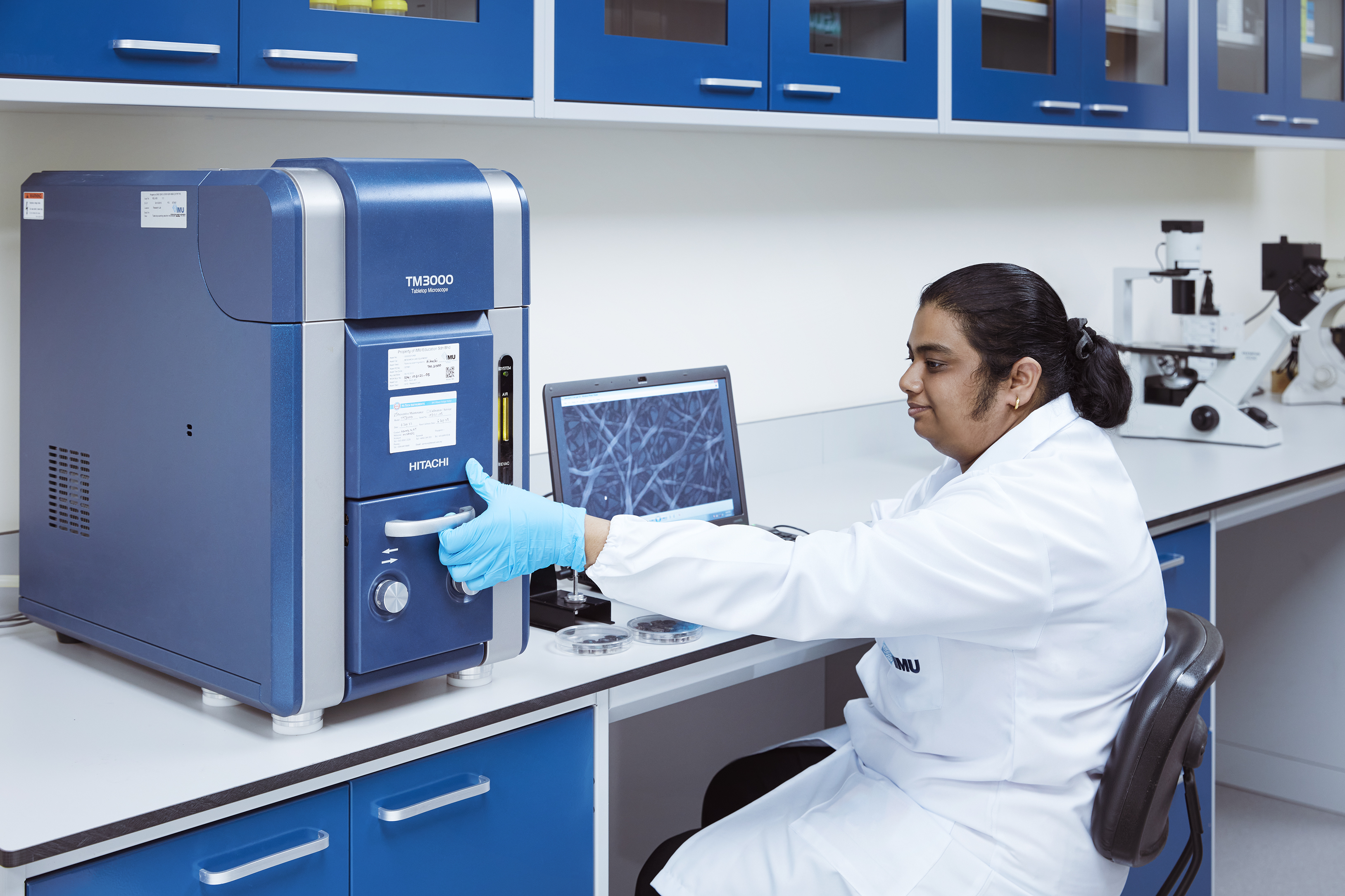 Benchtop scanning electron microscope